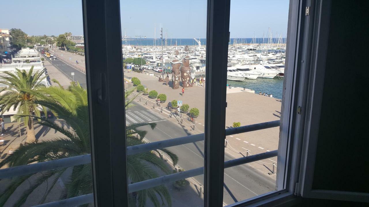 Apartament Marina Port กัมบริลส์ ภายนอก รูปภาพ