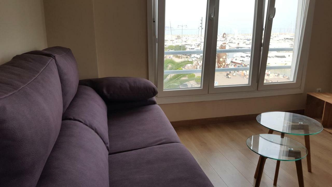 Apartament Marina Port กัมบริลส์ ภายนอก รูปภาพ