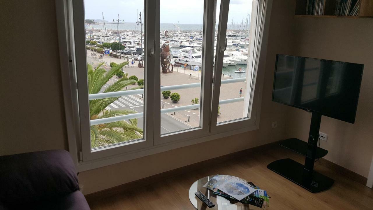 Apartament Marina Port กัมบริลส์ ภายนอก รูปภาพ
