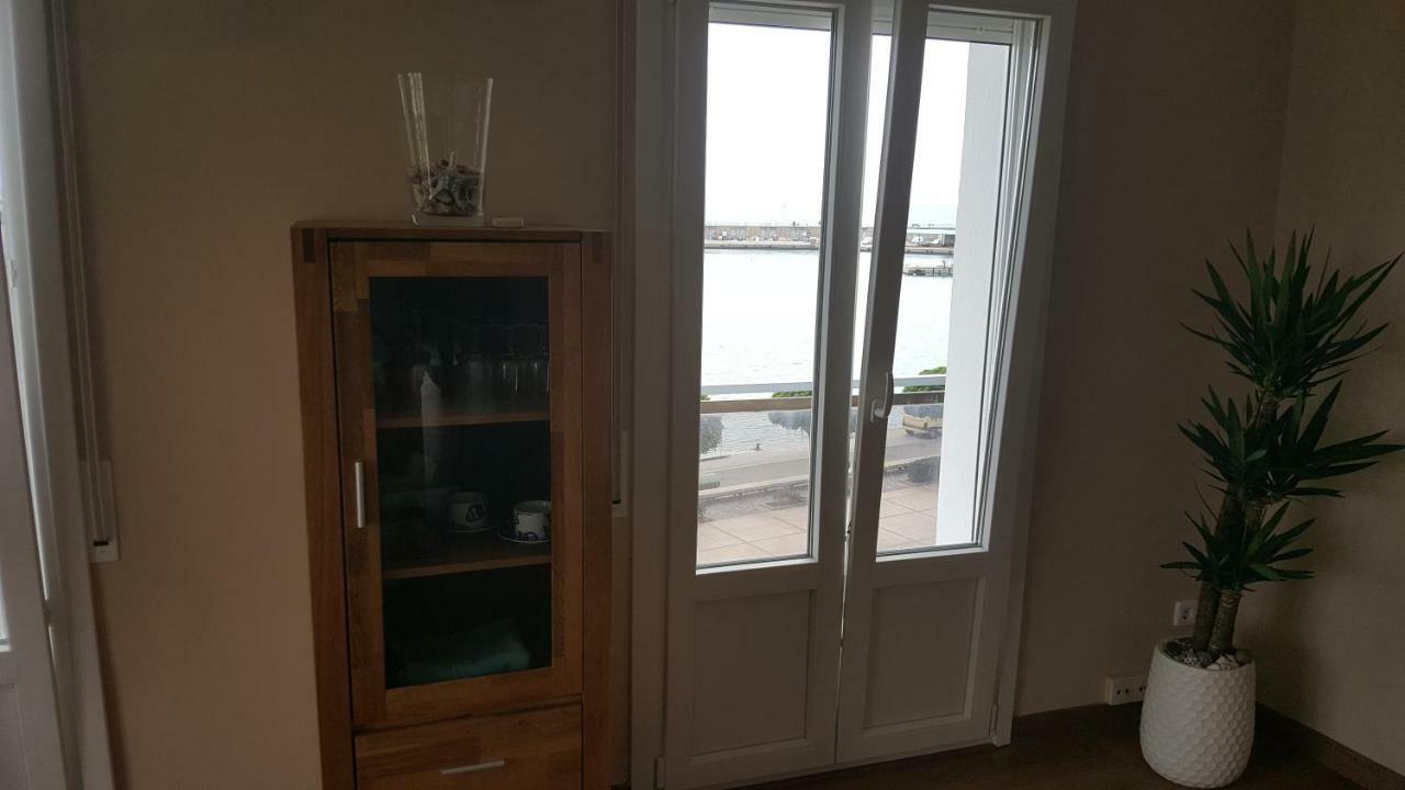 Apartament Marina Port กัมบริลส์ ภายนอก รูปภาพ